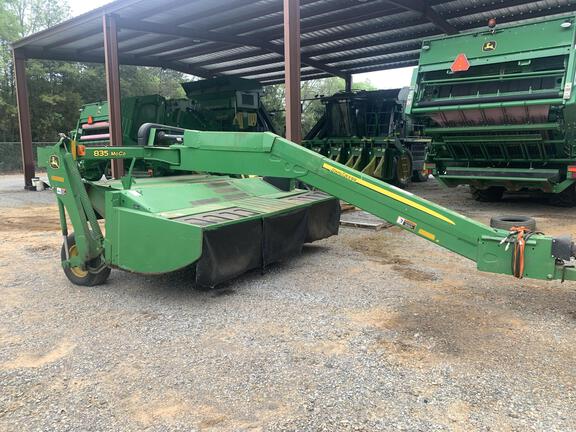 2017 John Deere 835 Photo 1