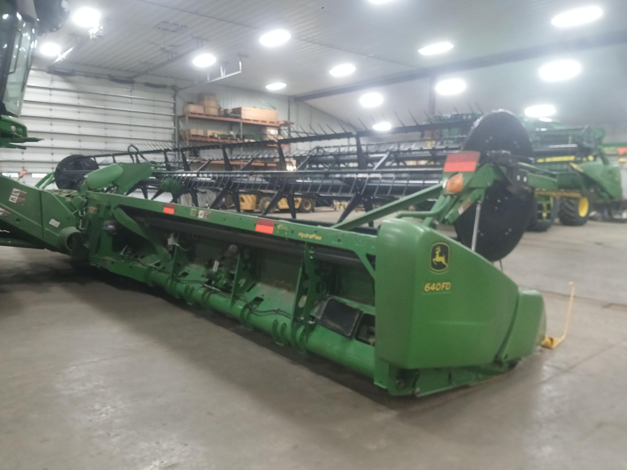 2014 John Deere 640FD Image 3