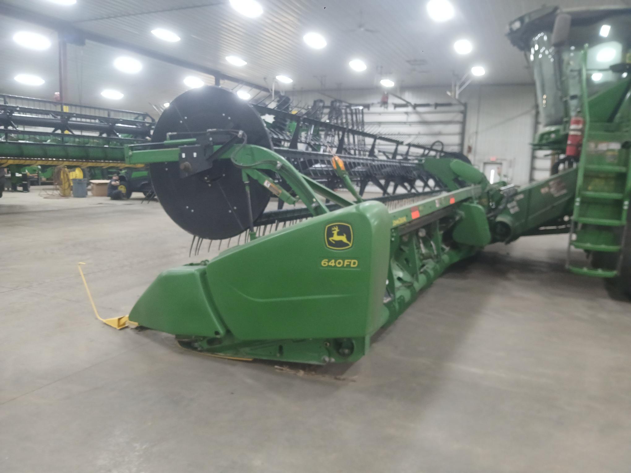 2014 John Deere 640FD Image 4