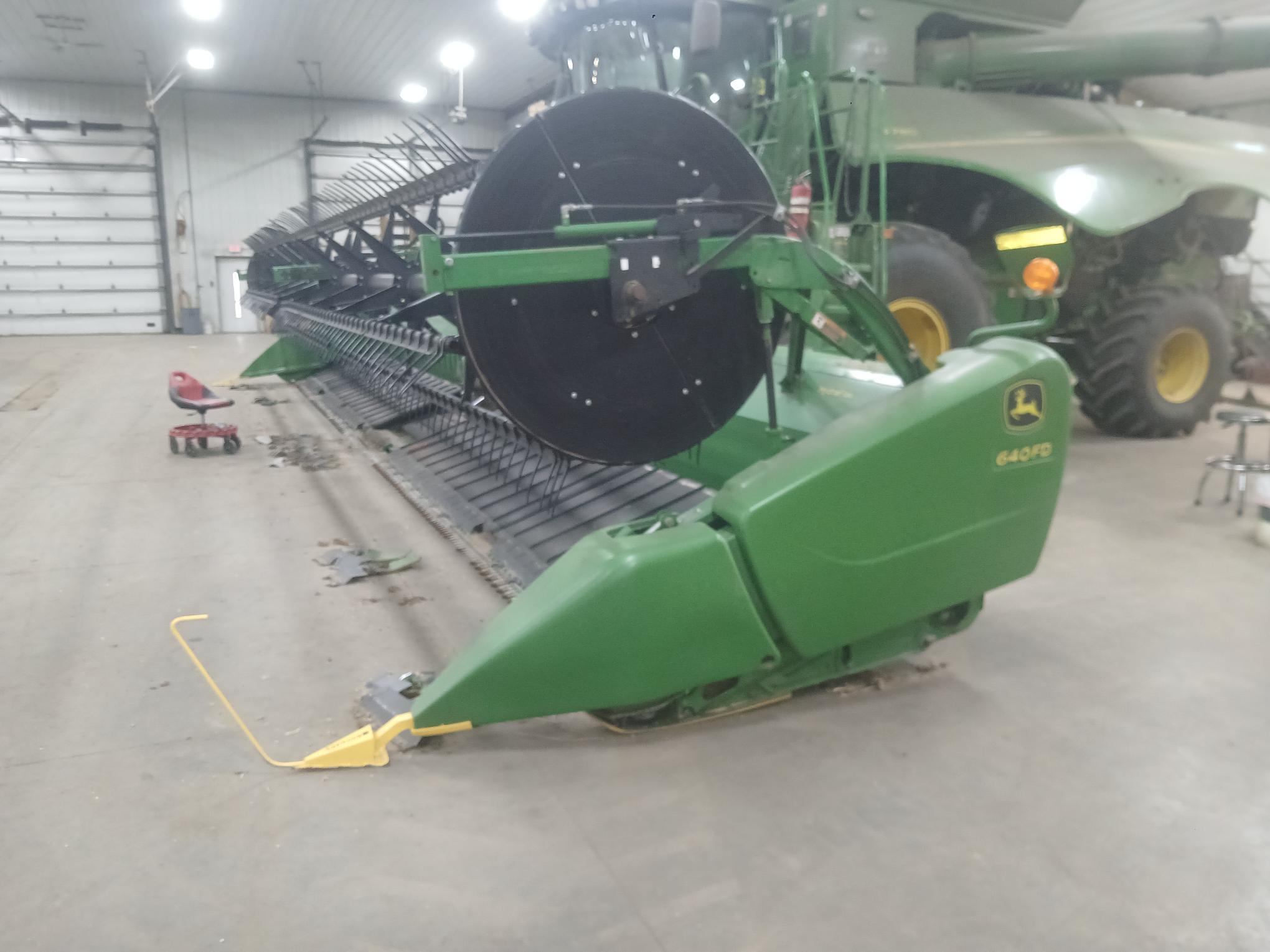2014 John Deere 640FD Image 2