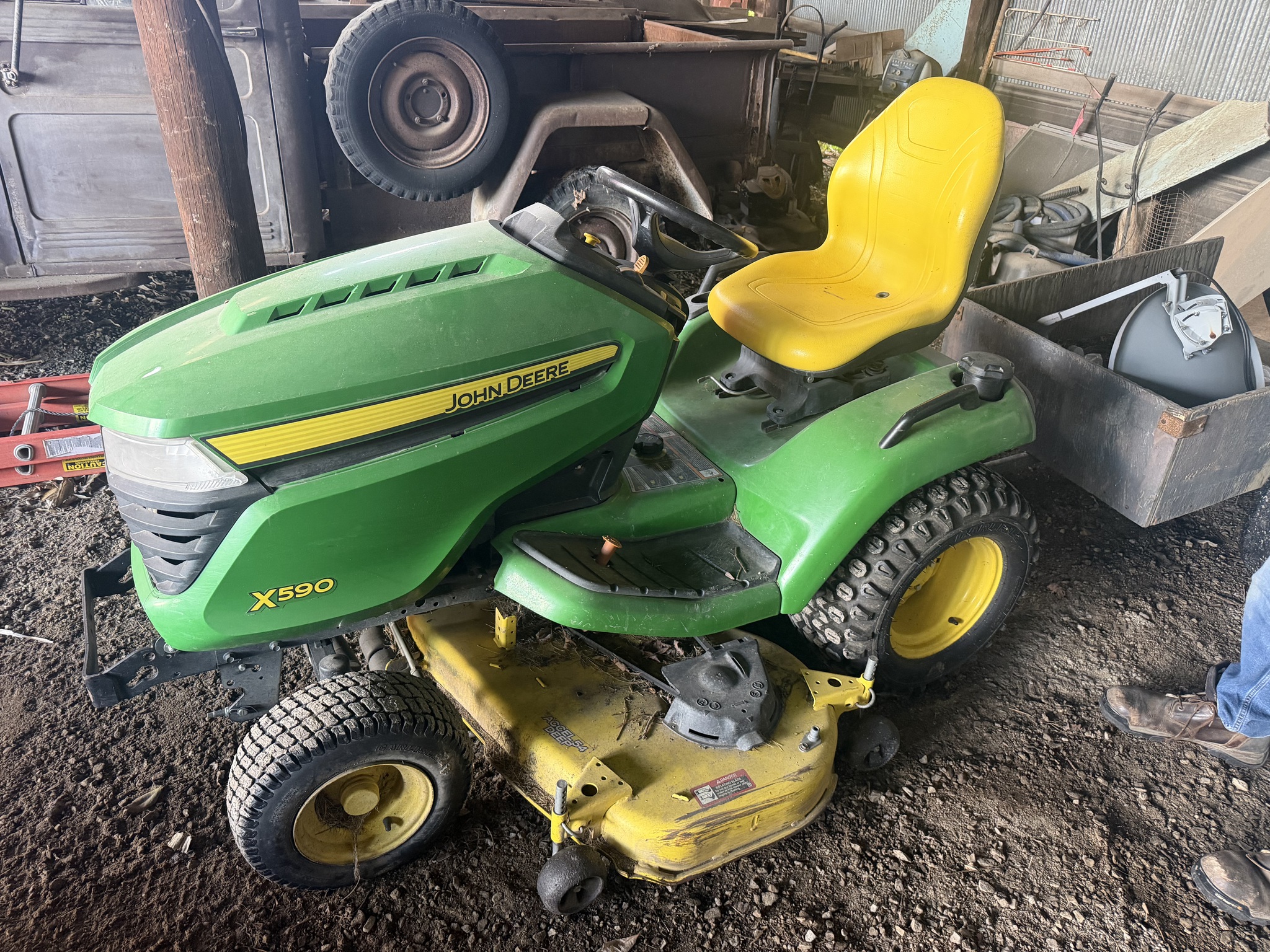 2020 John Deere X590 Image 1
