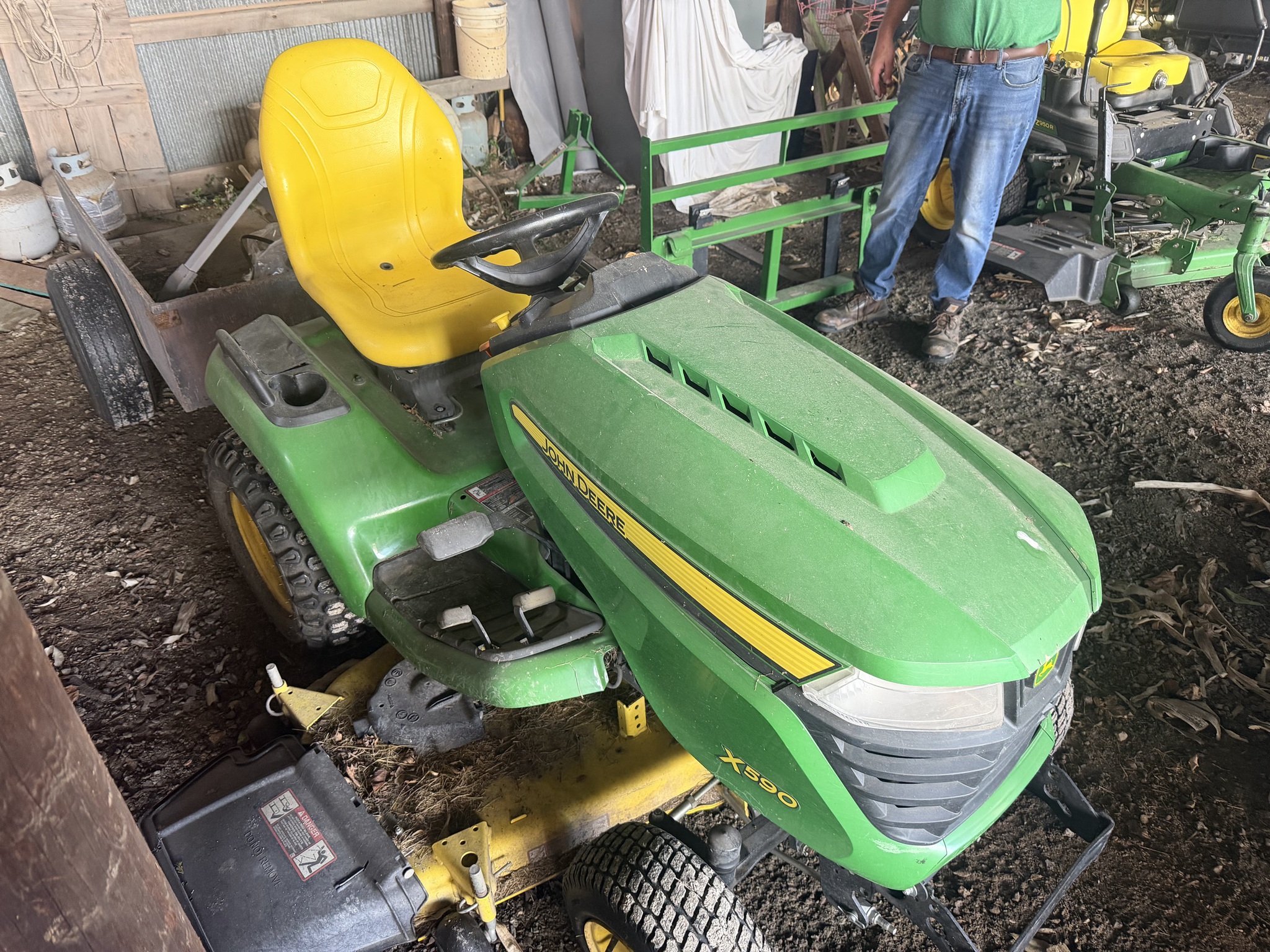 2020 John Deere X590 Image 2