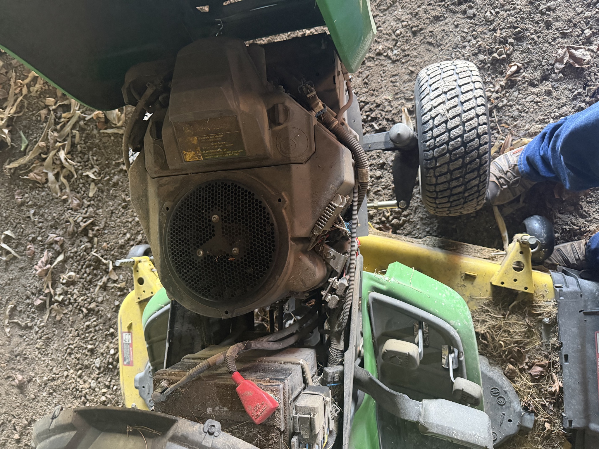 2020 John Deere X590 Image 6