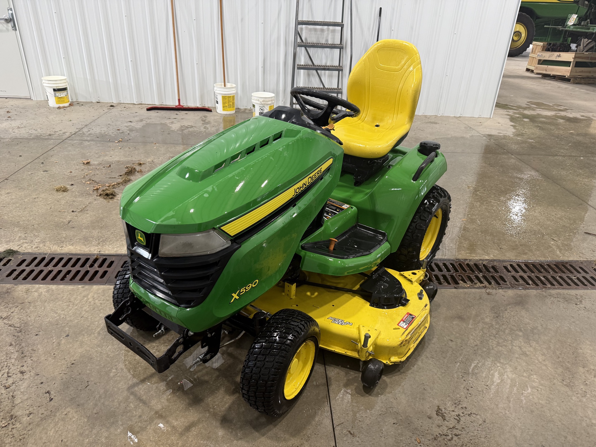 2020 John Deere X590 Image 2