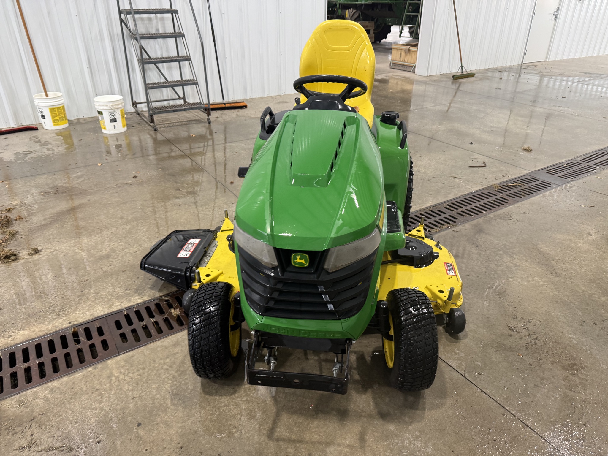2020 John Deere X590 Image 3