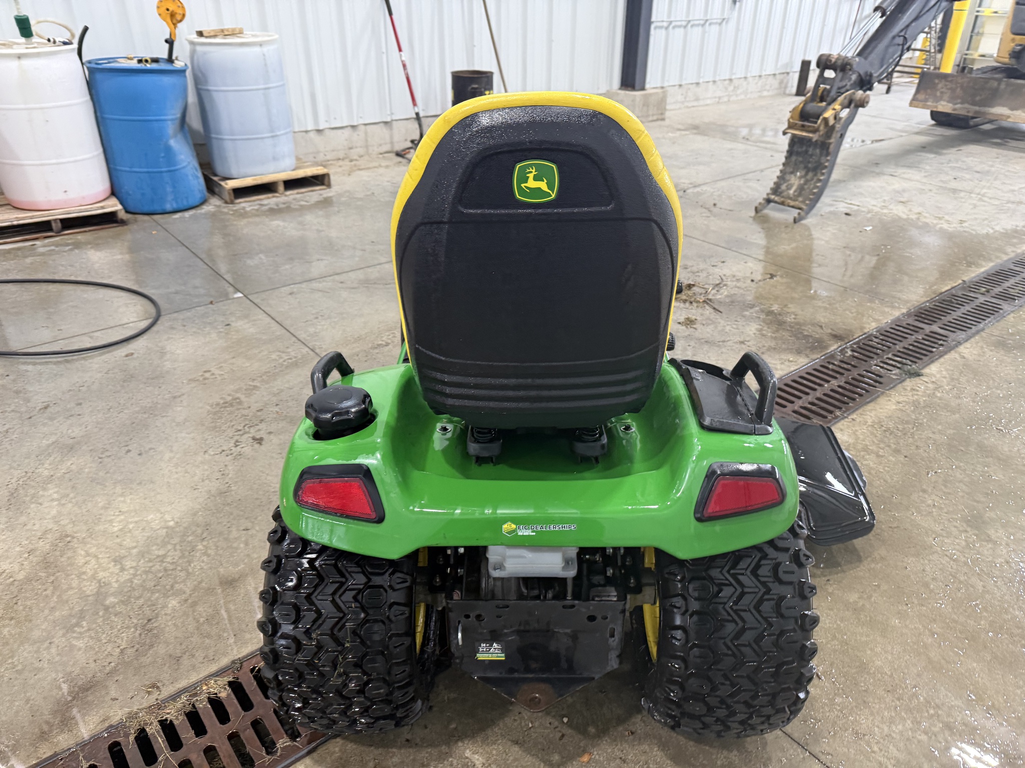 2020 John Deere X590 Image 8