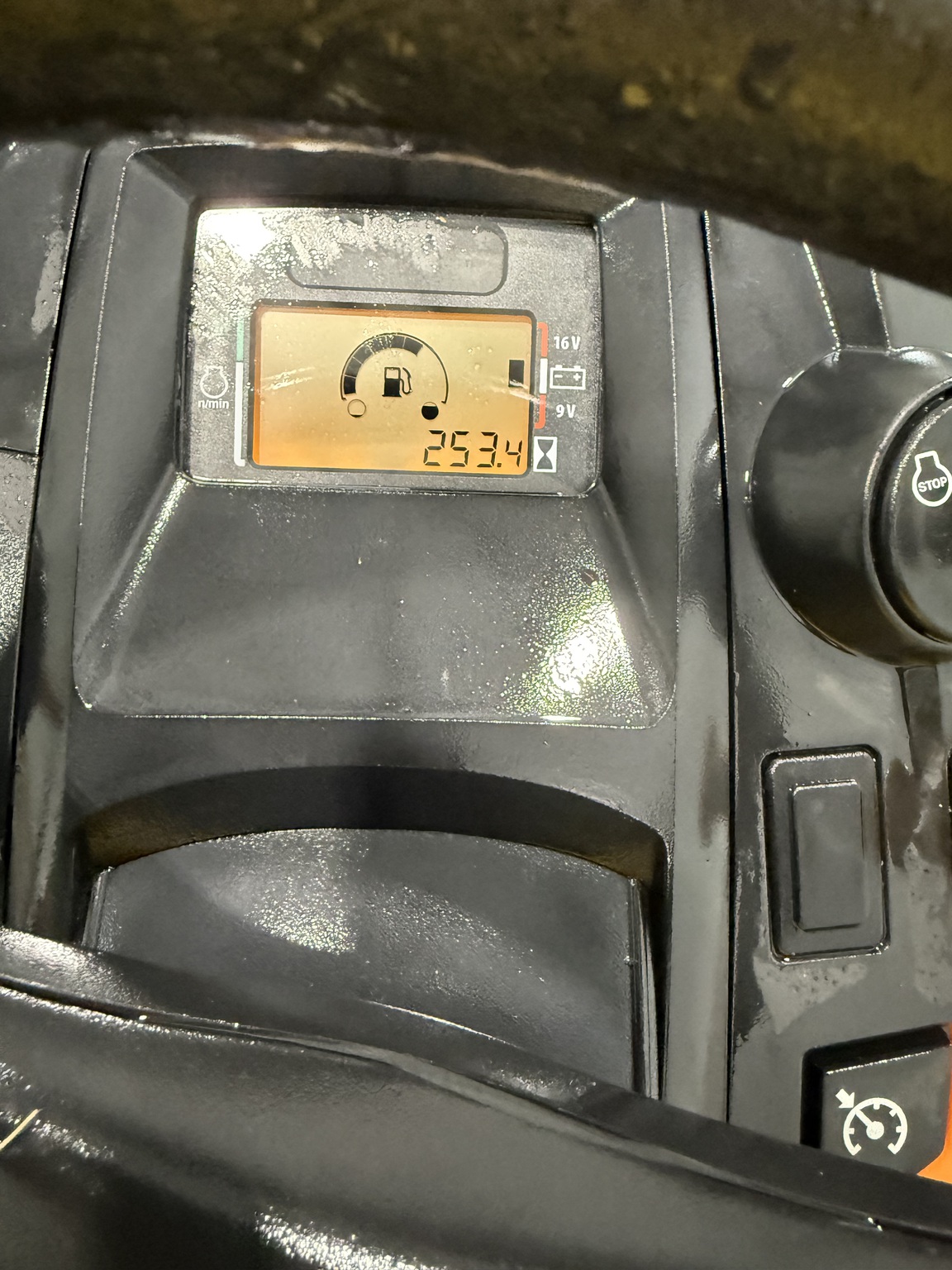 2020 John Deere X590 Image 10