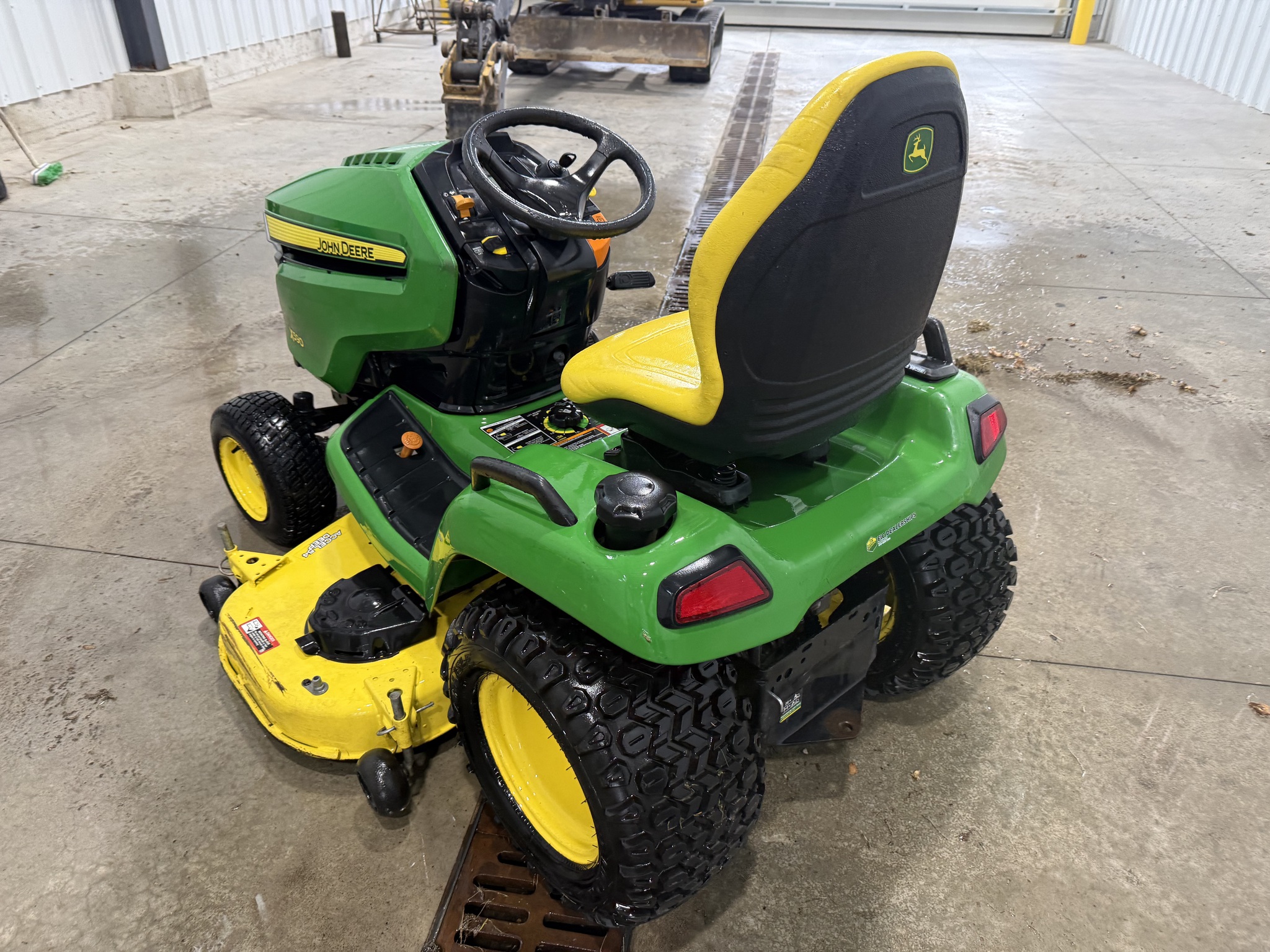 2020 John Deere X590 Image 9