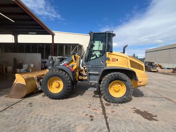 2020 John Deere 344L