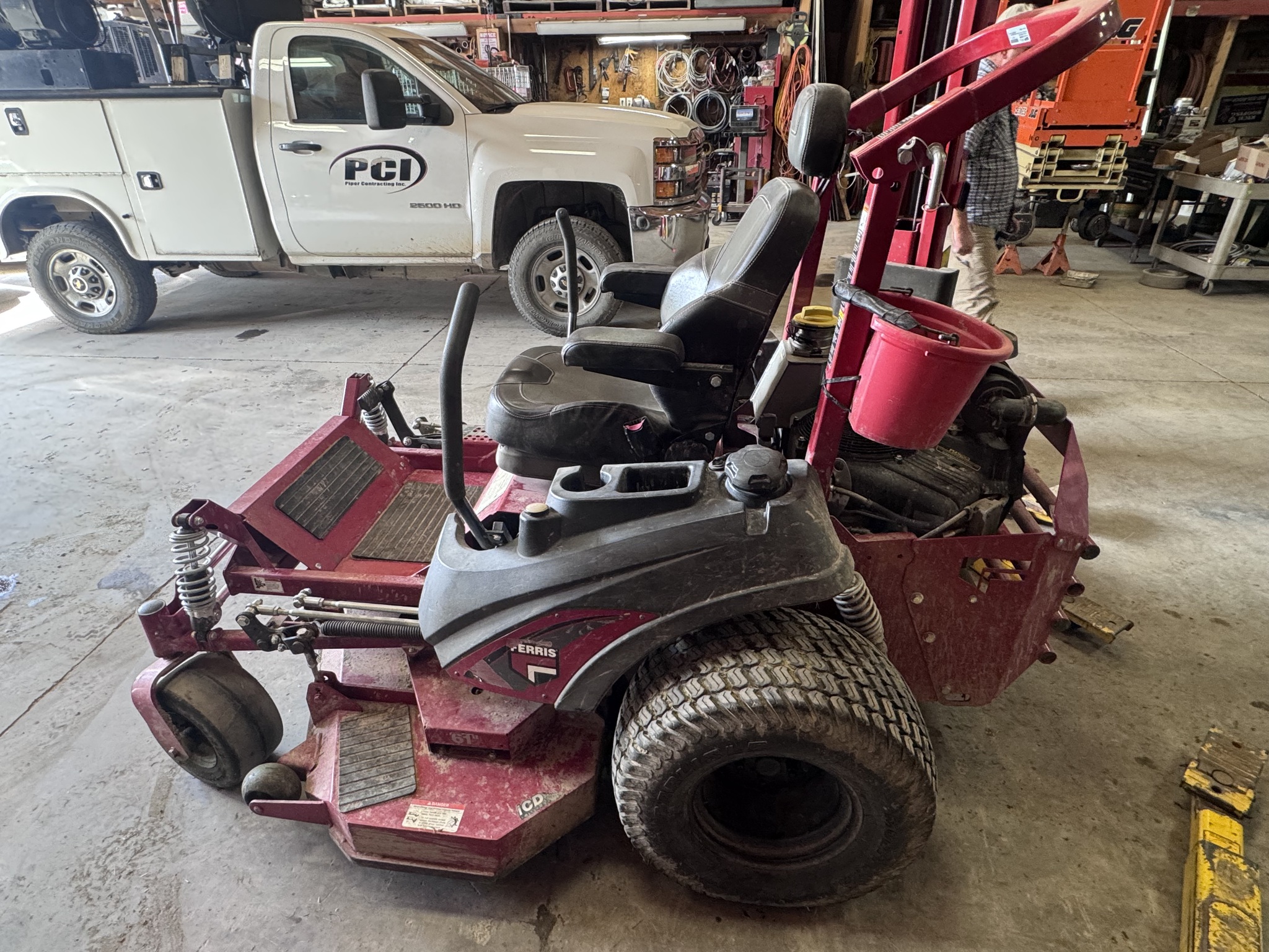 Used 2021 Ferris ISX3300 40 OGS Zero Turn Mowers at Koenig Equipment in Urbana, OH - PhotoXL3