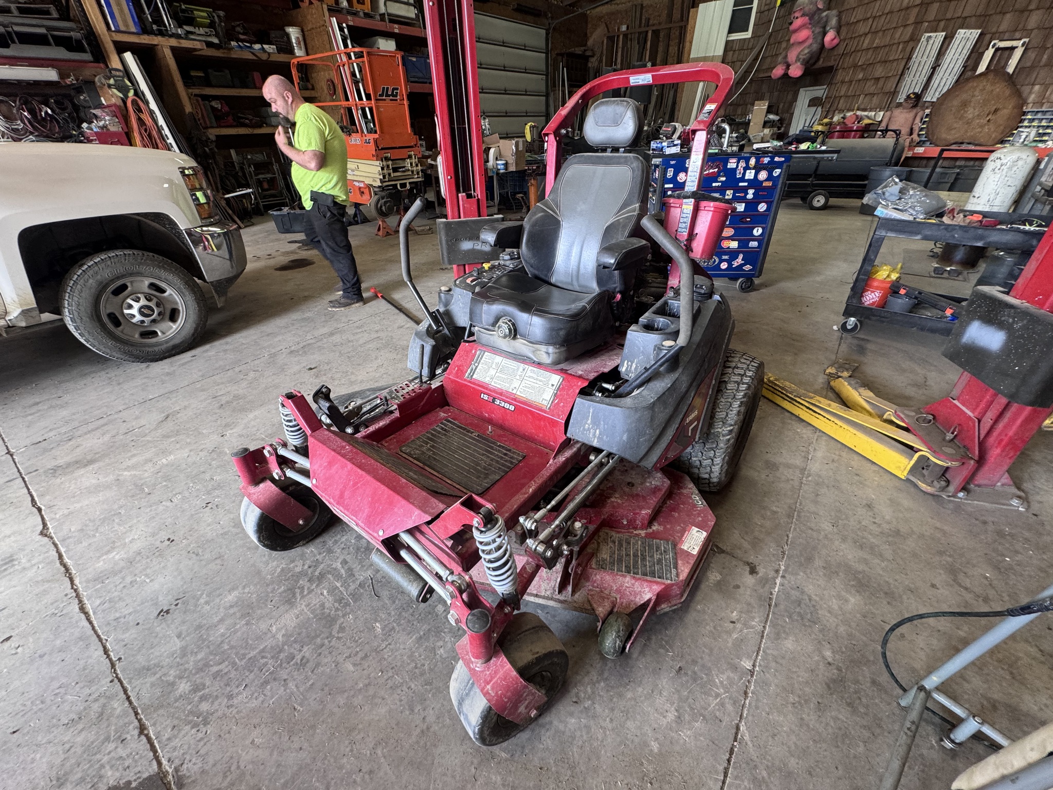 Used 2021 Ferris ISX3300 40 OGS Zero Turn Mowers at Koenig Equipment in Urbana, OH - PhotoXL1