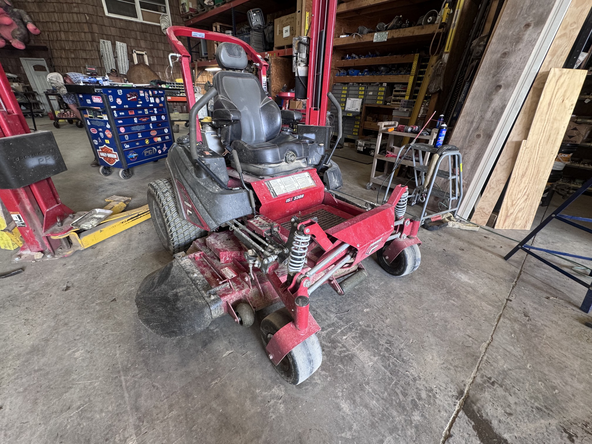 Used 2021 Ferris ISX3300 40 OGS Zero Turn Mowers at Koenig Equipment in Urbana, OH - PhotoXL2