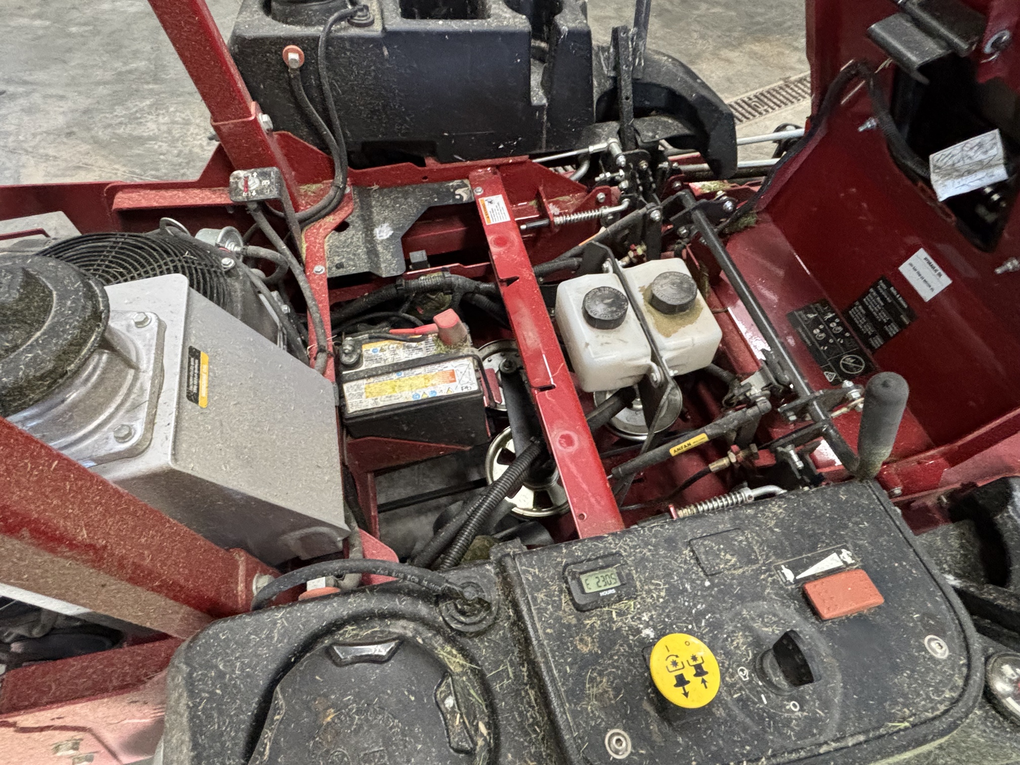 Used 2023 Ferris 5902064 / ISX3300 Zero Turn Mowers at Koenig Equipment in Urbana, OH - PhotoXL9