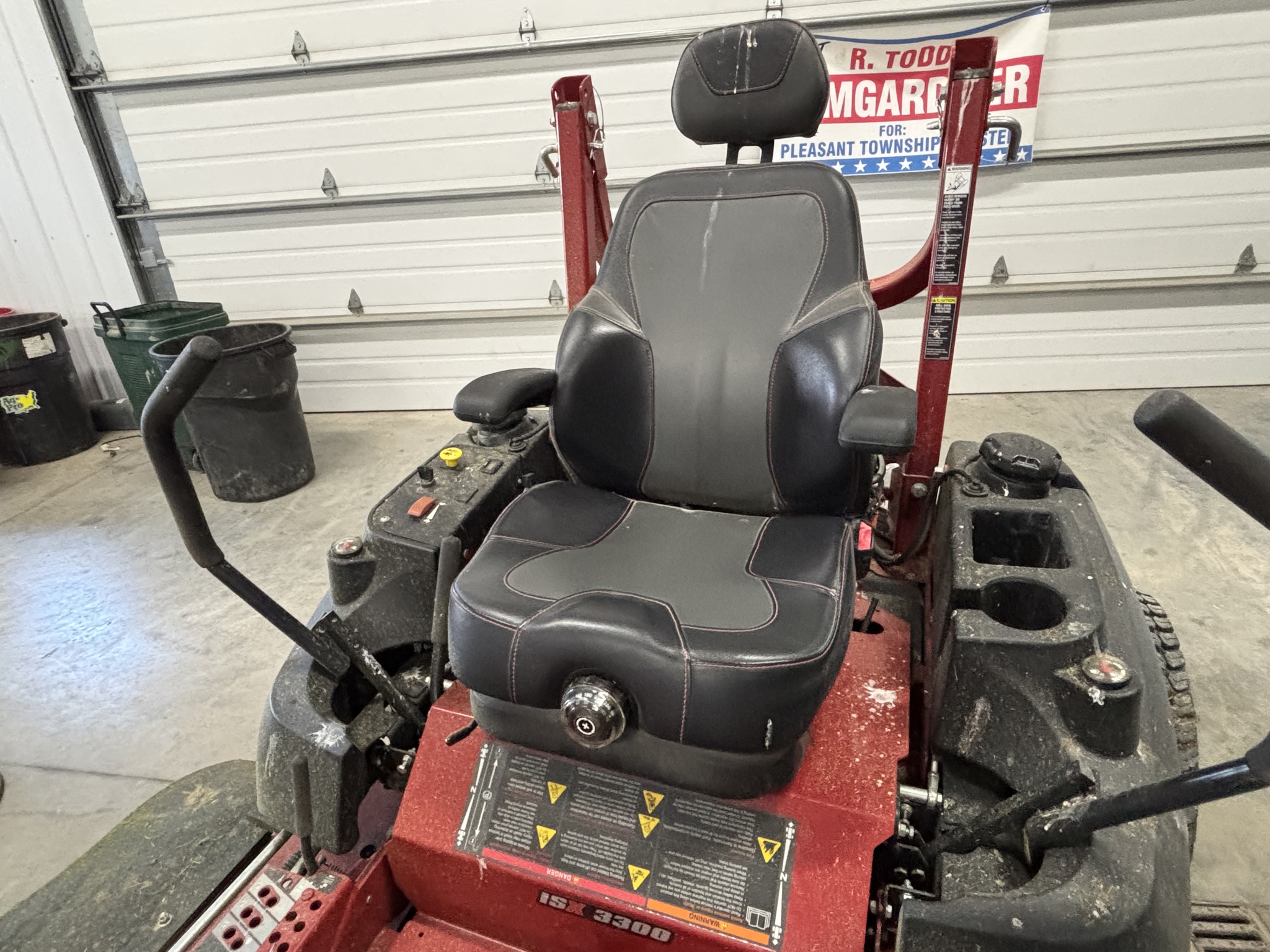 Used 2023 Ferris 5902064 / ISX3300 Zero Turn Mowers at Koenig Equipment in Urbana, OH - PhotoXL16