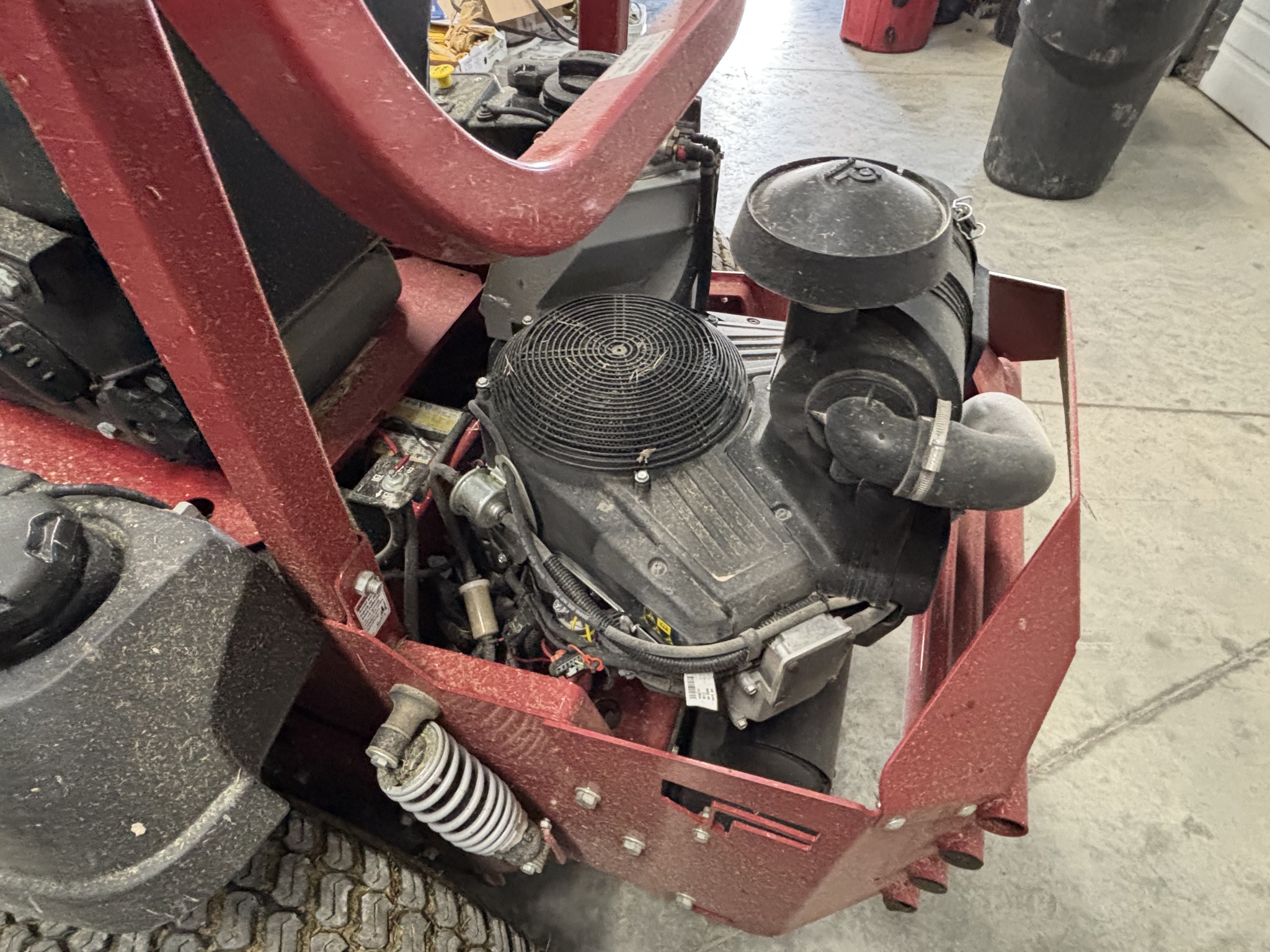 Used 2023 Ferris 5902064 / ISX3300 Zero Turn Mowers at Koenig Equipment in Urbana, OH - PhotoXL18