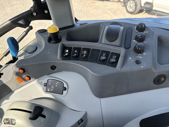2012 New Holland T5. 115