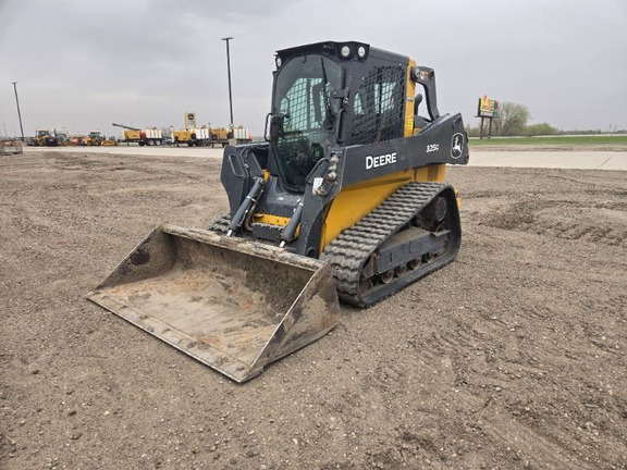 Photo of a 2022 John Deere 325G