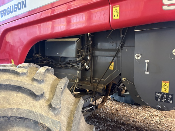 Used 2017 Massey Ferguson 9565 Combines at Horizon Ag & Turf in Vermilion, AB - Photo2