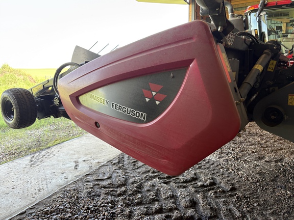 Used 2017 Massey Ferguson 9565 Combines at Horizon Ag & Turf in Vermilion, AB - Photo7