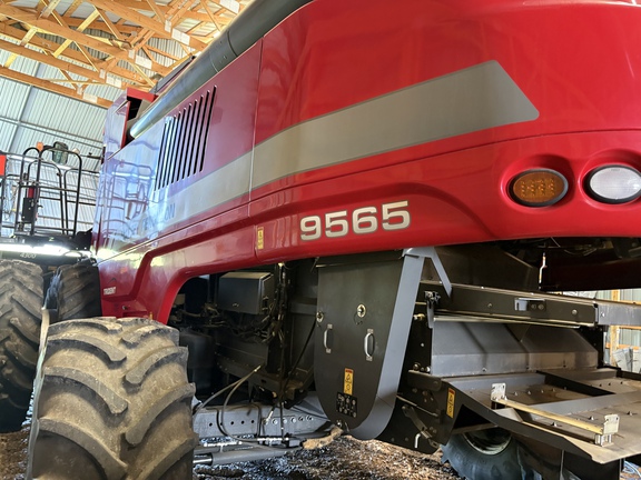 Used 2017 Massey Ferguson 9565 Combines at Horizon Ag & Turf in Vermilion, AB - Photo10