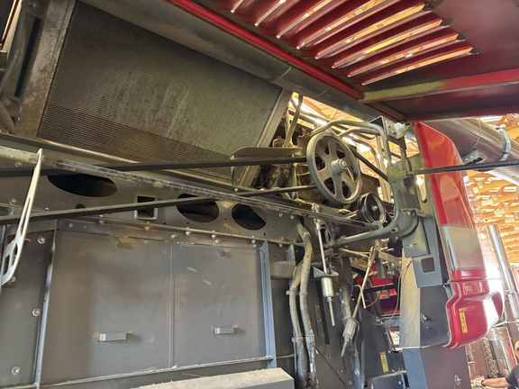 Used 2017 Massey Ferguson 9565 Combines at Horizon Ag & Turf in Vermilion, AB - Photo11