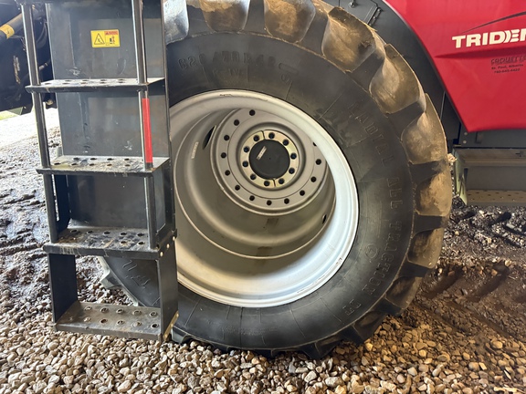 Used 2017 Massey Ferguson 9565 Combines at Horizon Ag & Turf in Vermilion, AB - Photo12