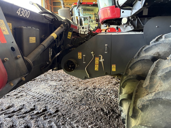 Used 2017 Massey Ferguson 9565 Combines at Horizon Ag & Turf in Vermilion, AB - Photo14