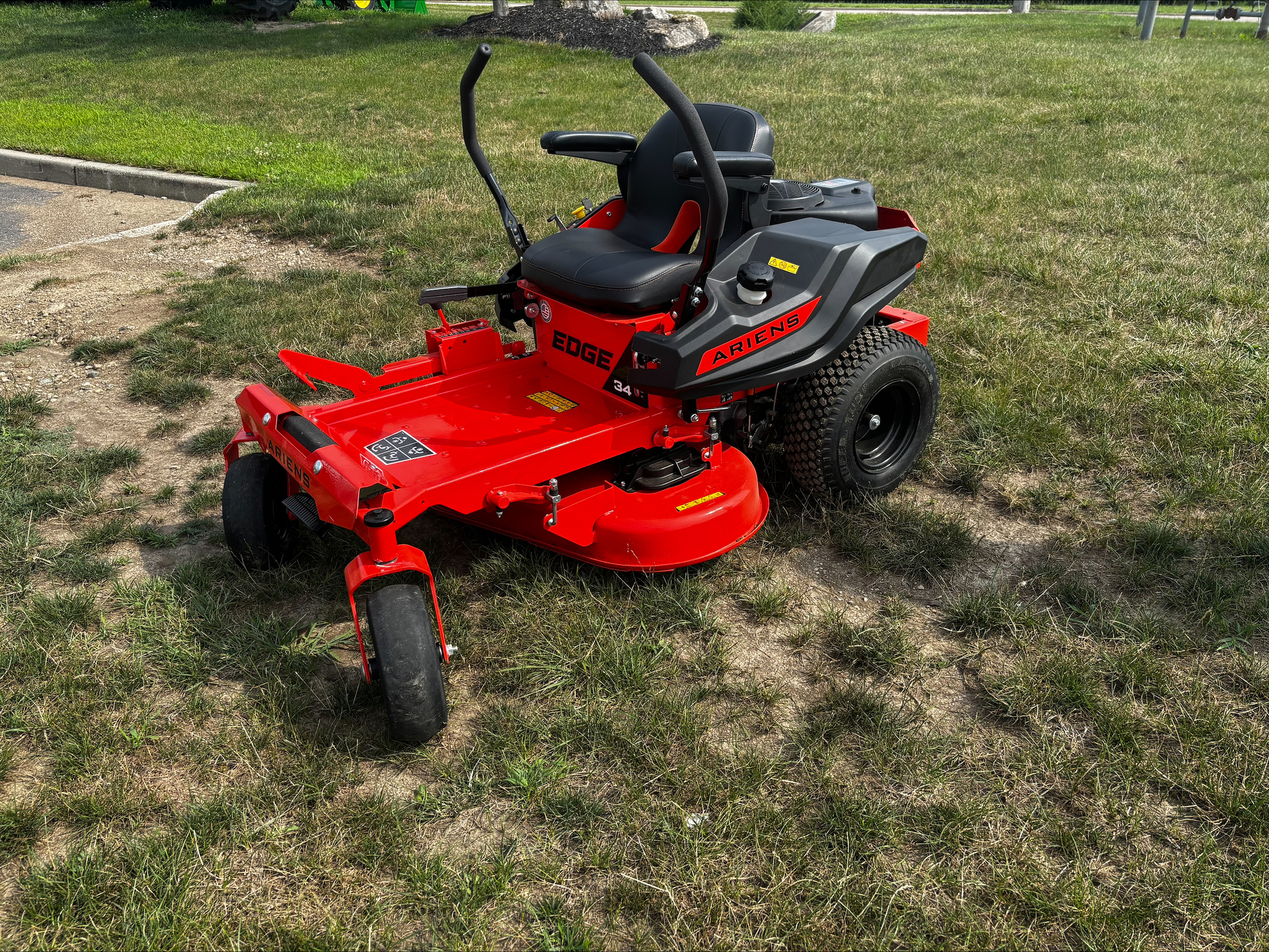 Used 2025 Ariens Edge 34 Briggs Zero Turn Mowers at Koenig Equipment in Tipp City, OH - PhotoXL0