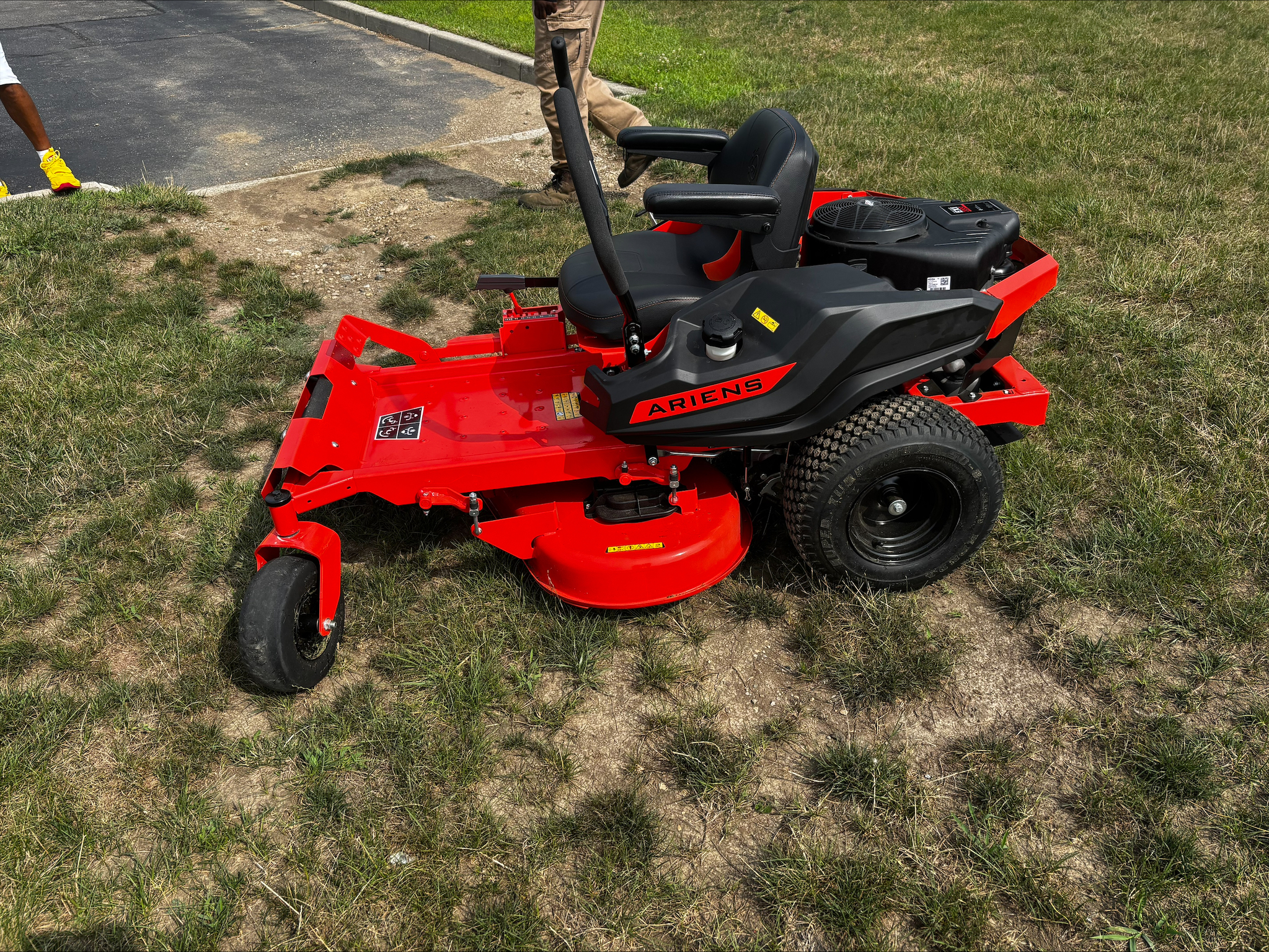Used 2025 Ariens Edge 34 Briggs Zero Turn Mowers at Koenig Equipment in Tipp City, OH - PhotoXL7