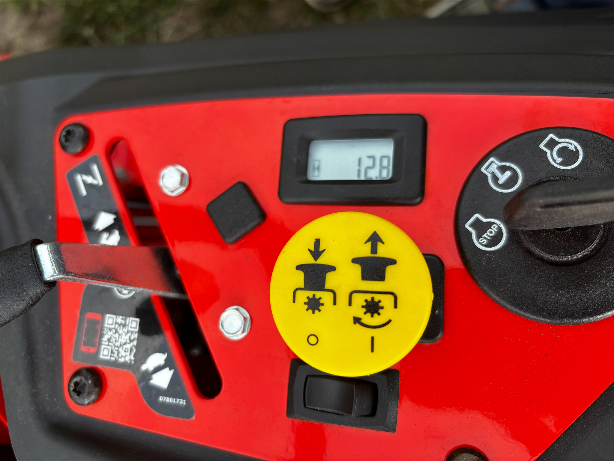 Used 2025 Ariens Edge 34 Briggs Zero Turn Mowers at Koenig Equipment in Tipp City, OH - PhotoXL8