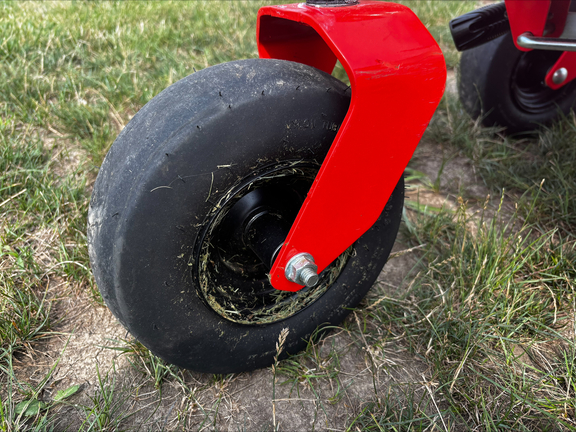 Used 2025 Ariens Edge 34 Briggs Zero Turn Mowers at Koenig Equipment in Tipp City, OH - Photo13