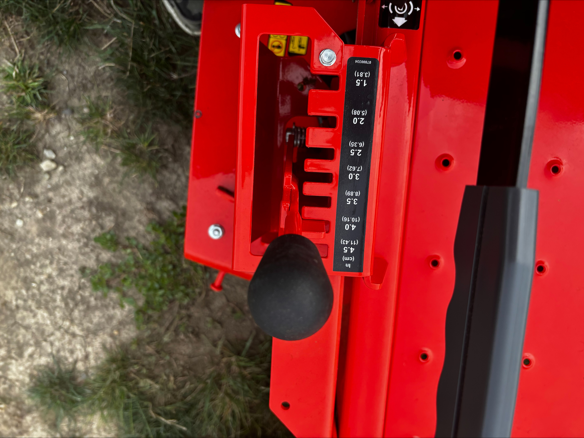 Used 2025 Ariens Edge 34 Briggs Zero Turn Mowers at Koenig Equipment in Tipp City, OH - PhotoXL11
