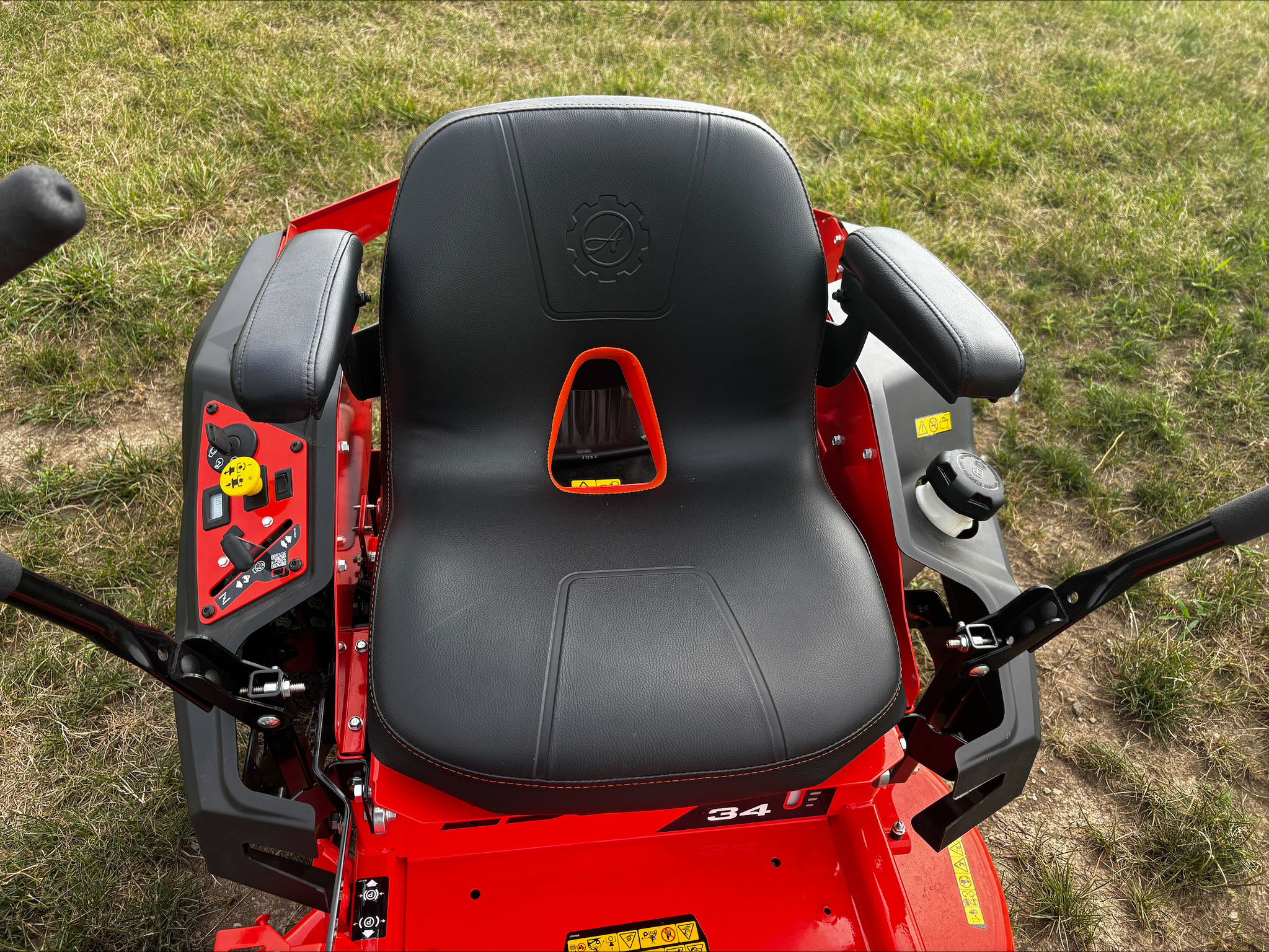 Used 2025 Ariens Edge 34 Briggs Zero Turn Mowers at Koenig Equipment in Tipp City, OH - PhotoXL10