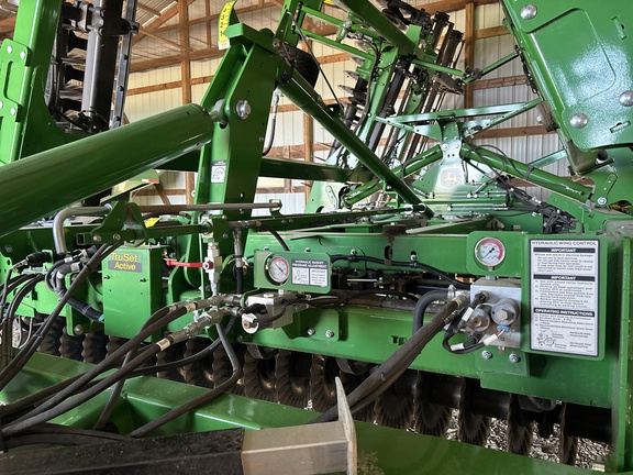 Used 2026 John Deere 2660VT Vertical Tillage at Koenig Equipment in Urbana, OH - Photo5
