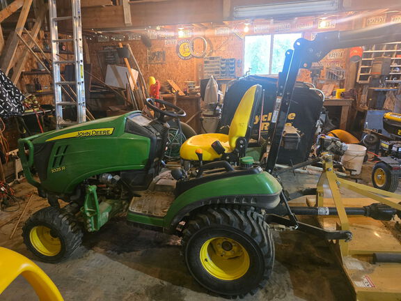Photo of 2019 John Deere 1025R