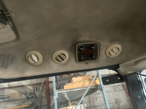 2011 John Deere 3320 - Photo9