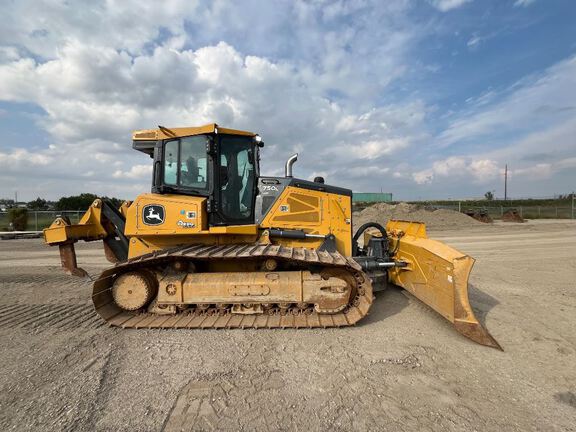 2022 John Deere 750L