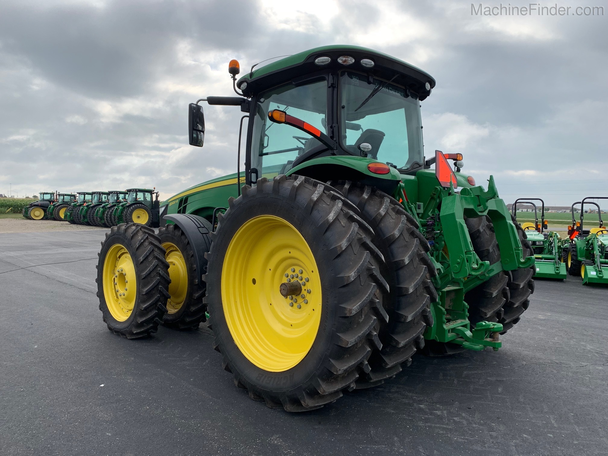 2018 John Deere 8320R Image 4