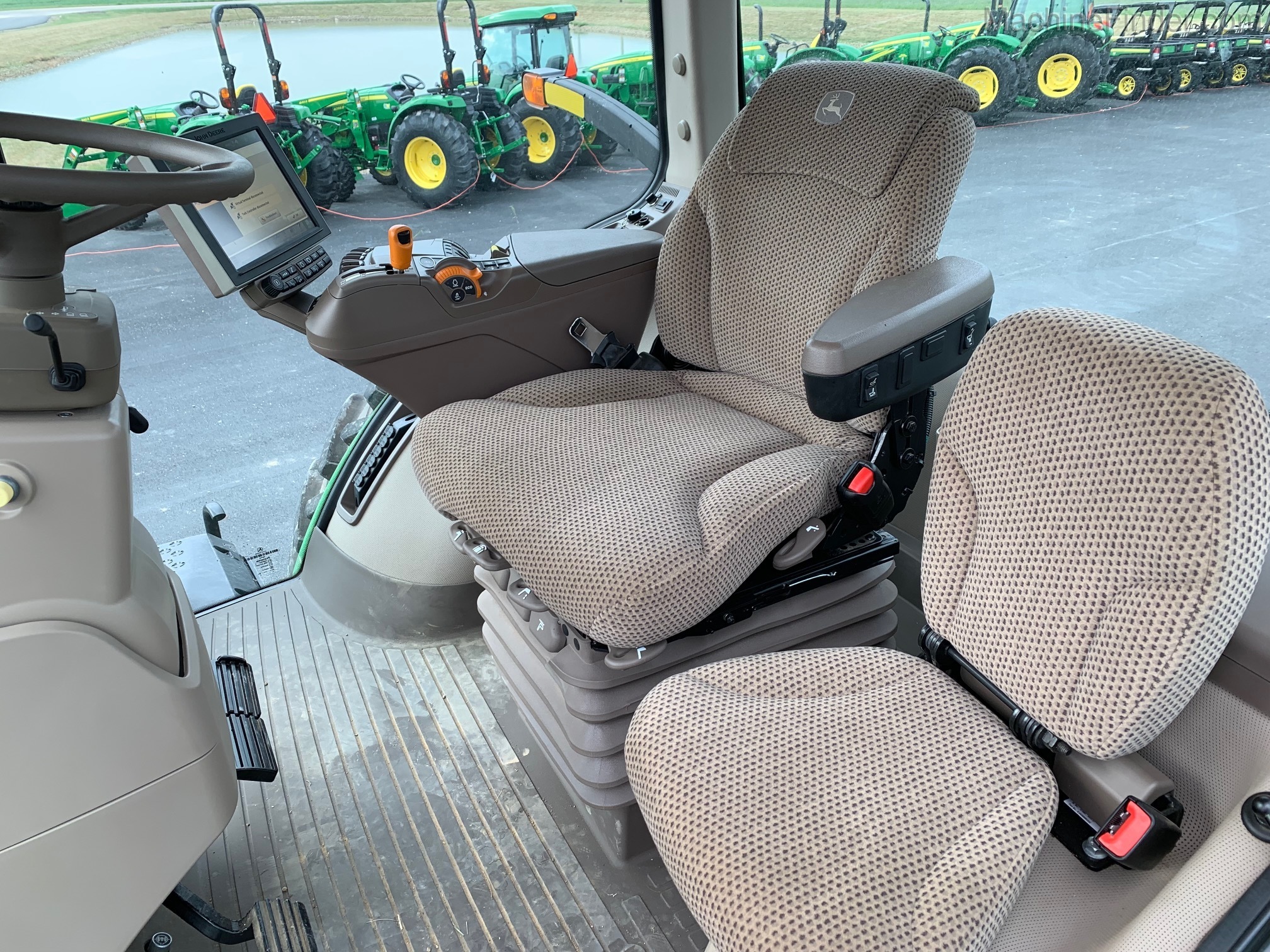 2018 John Deere 8320R Image 6