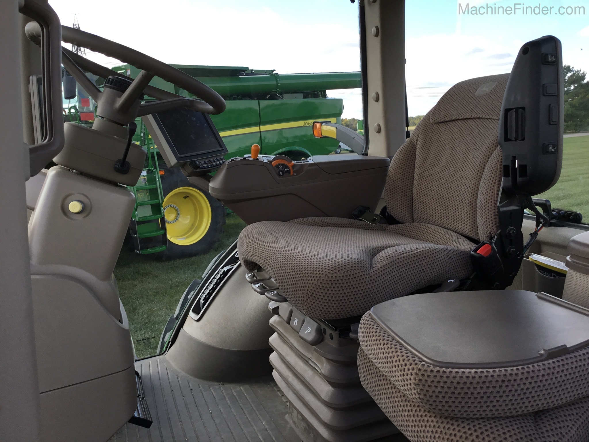 2018 John Deere 8295R Image 7