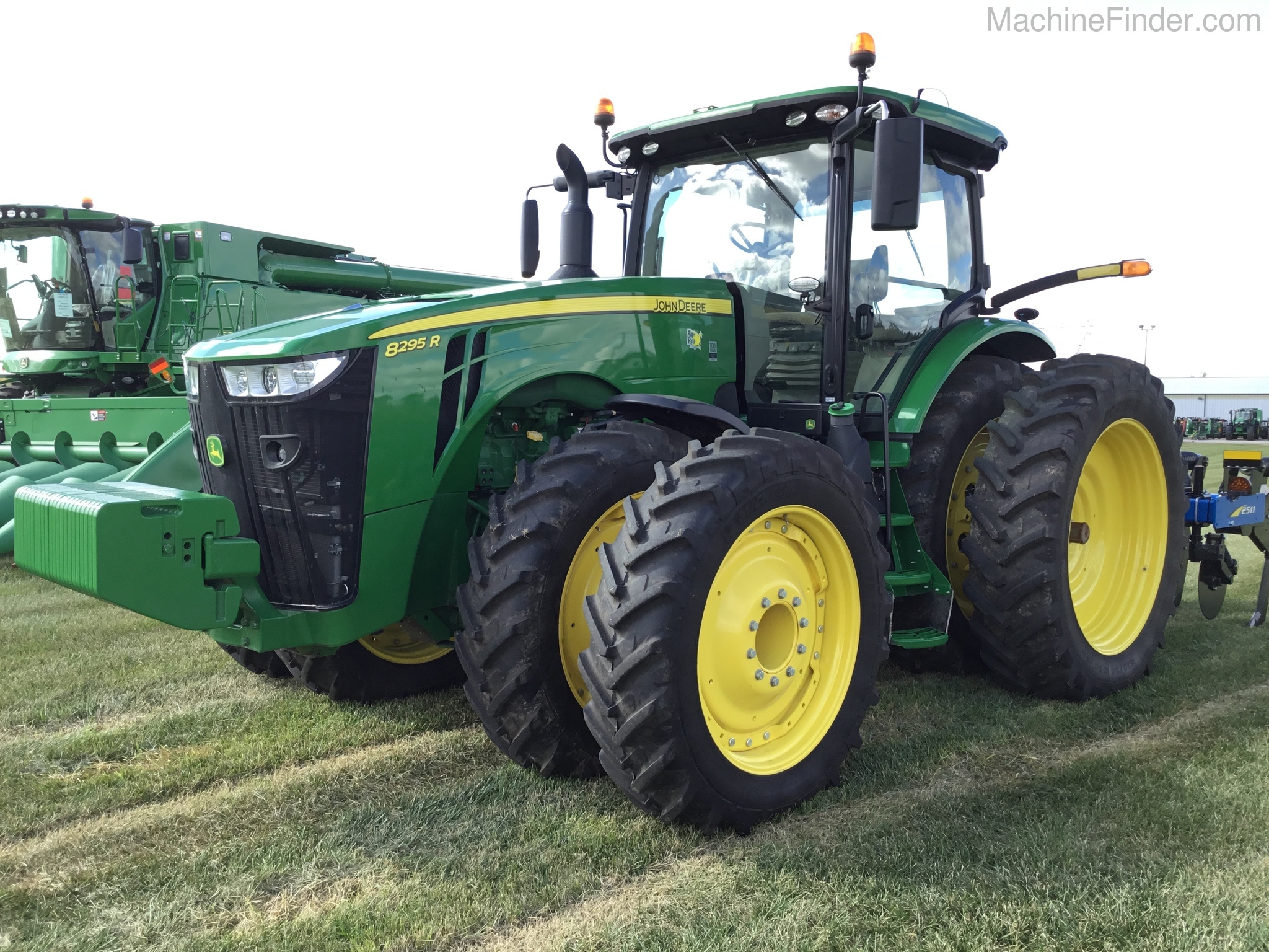 2018 John Deere 8295R Image 4