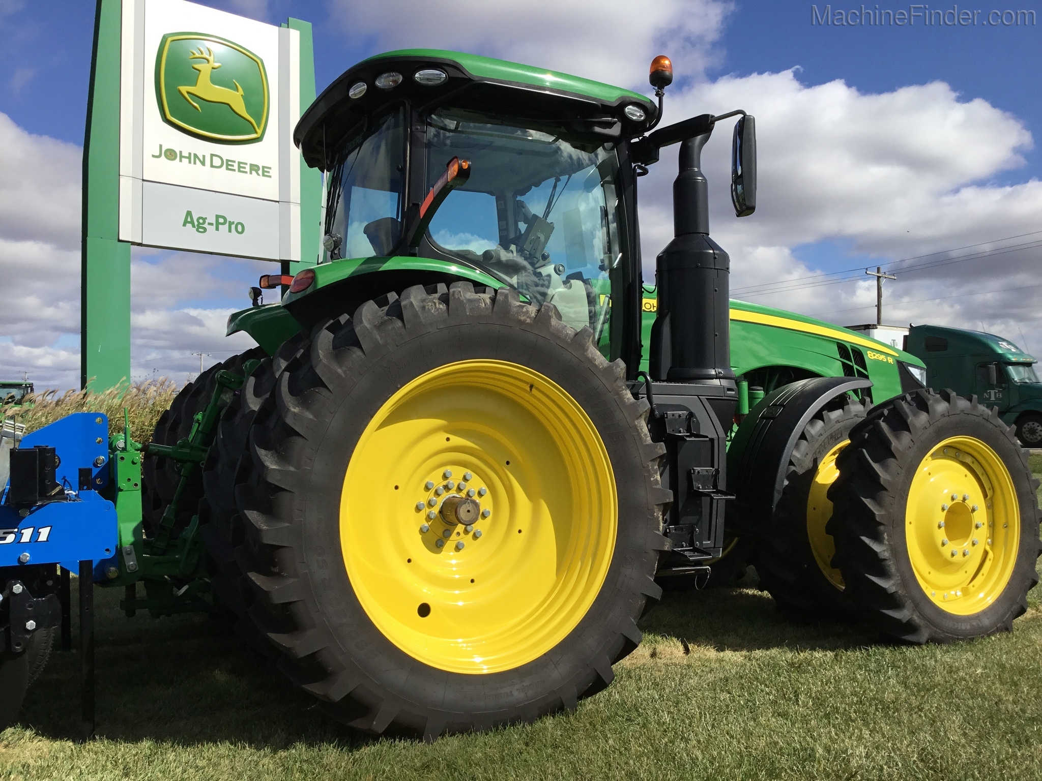 2018 John Deere 8295R Image 6