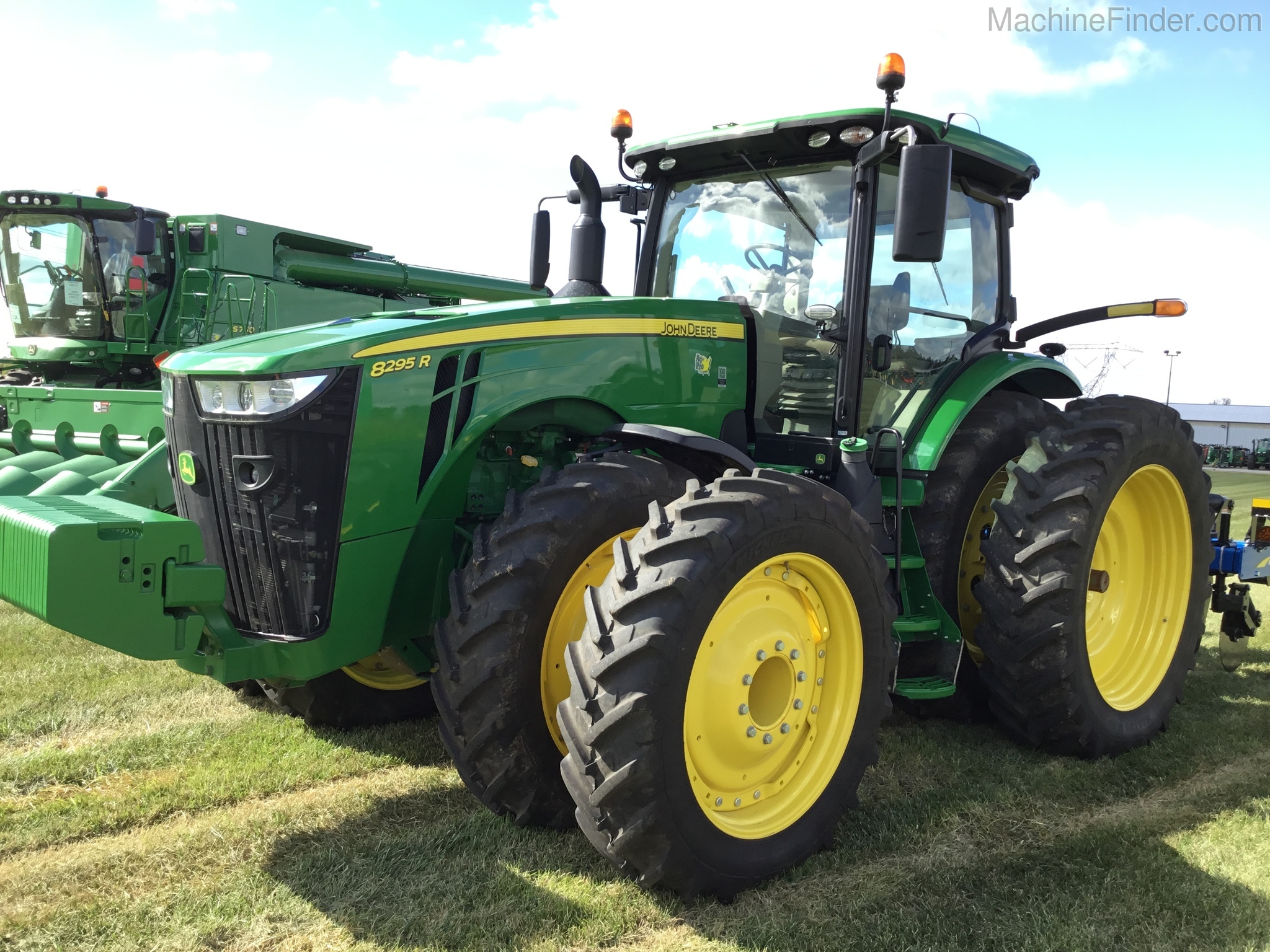 2018 John Deere 8295R Image 3