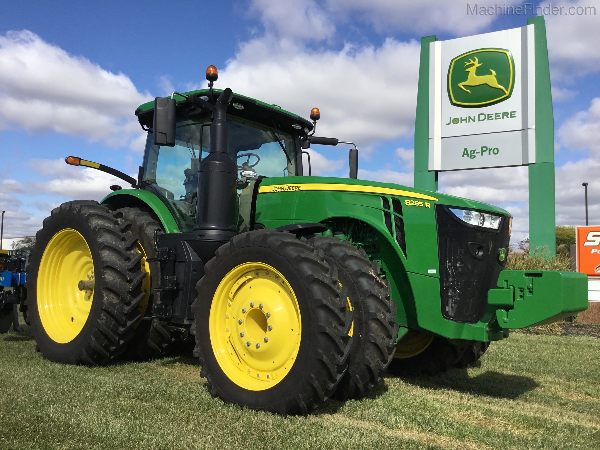 2018 John Deere 8295R Image 1