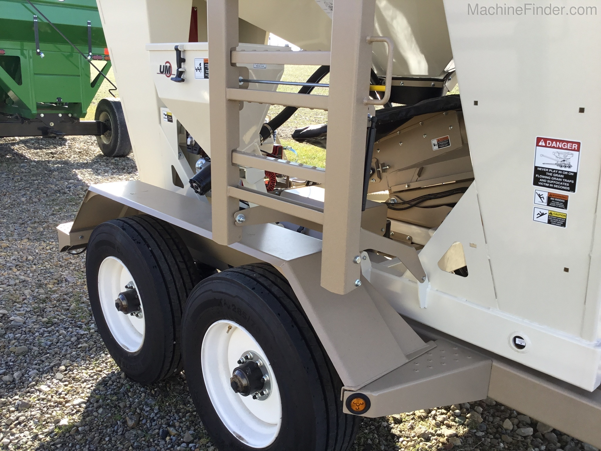 2019 Unverferth 3955XL Image 14