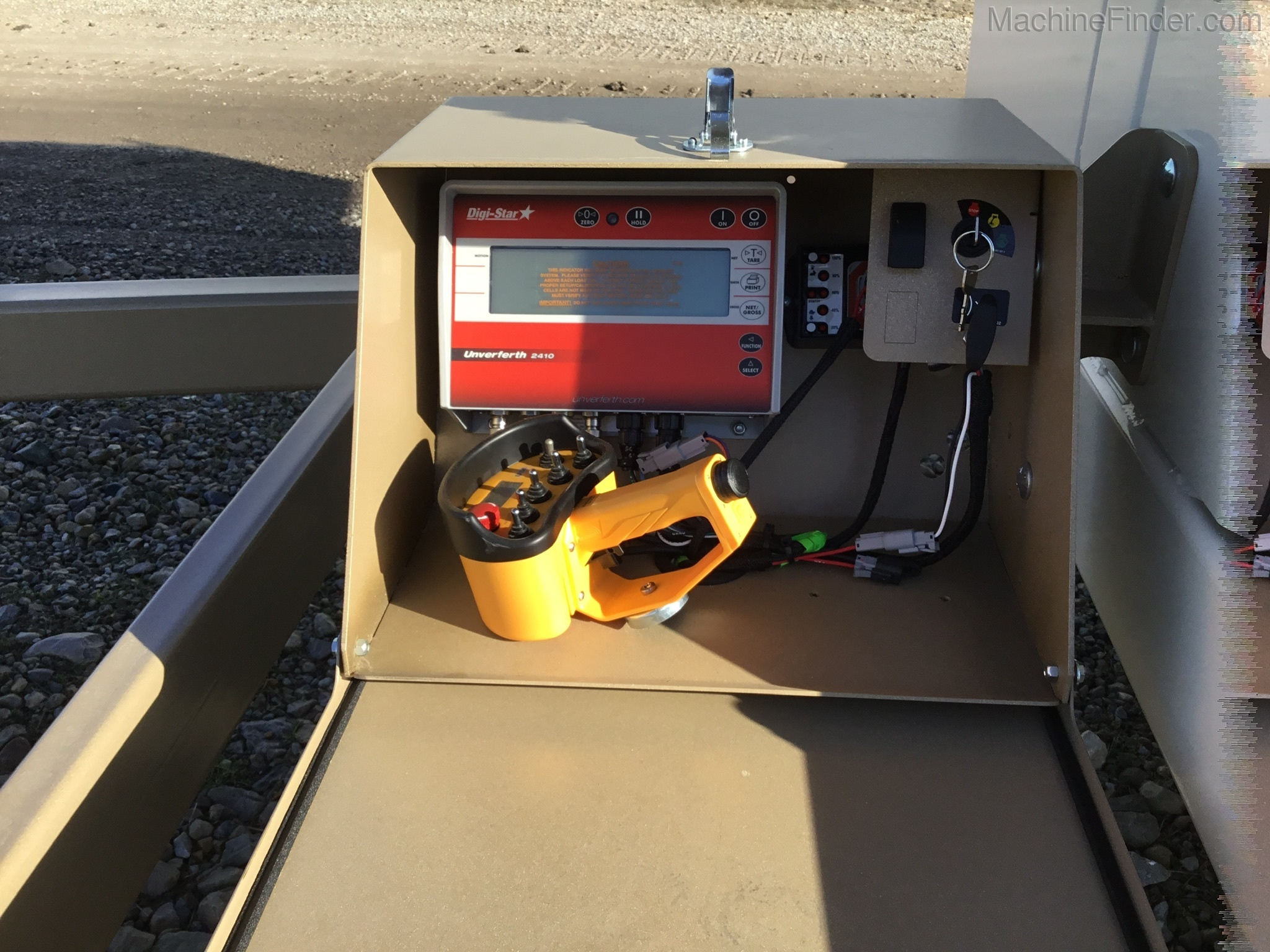 2019 Unverferth 3955XL Image 10