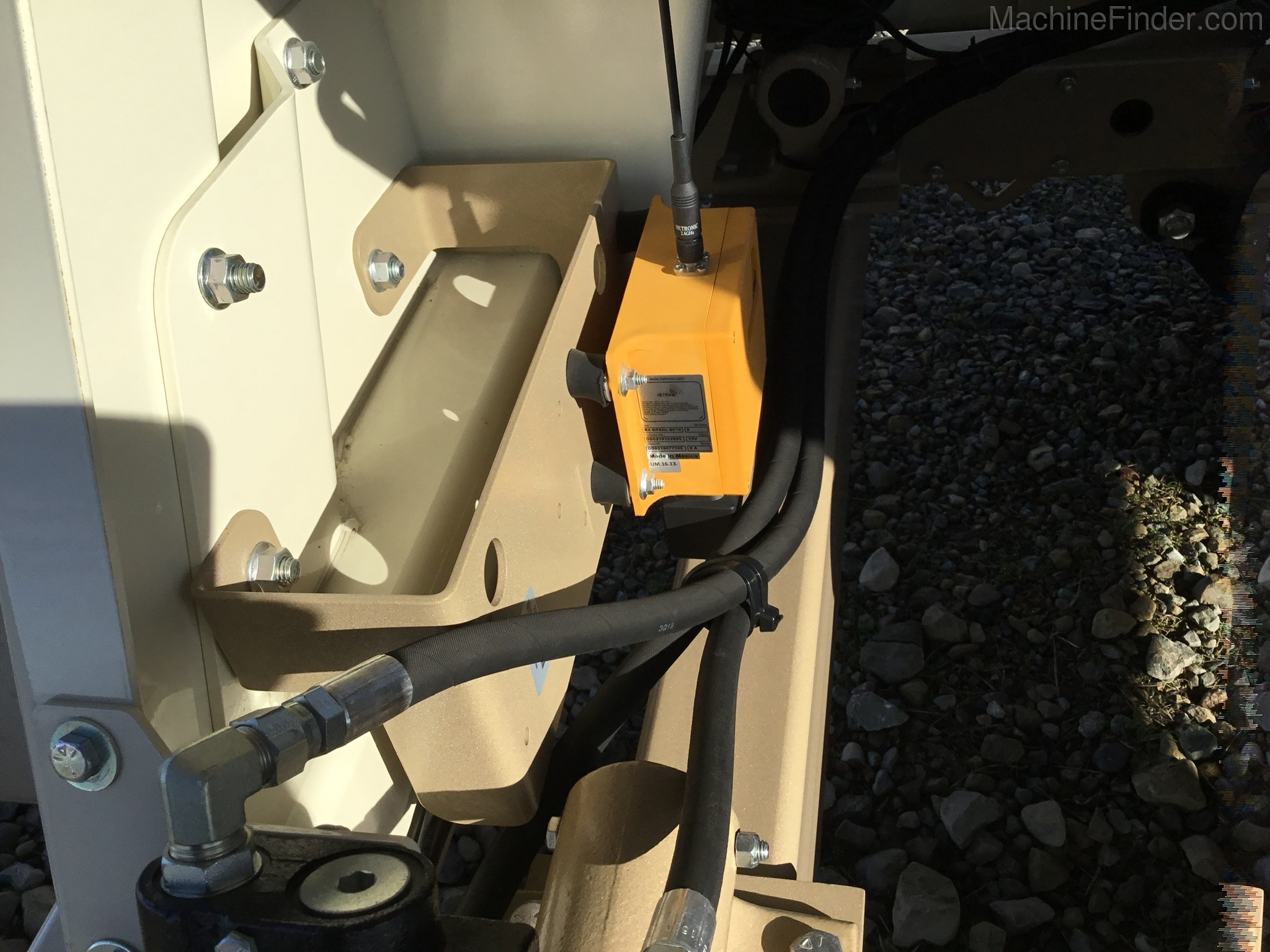 2019 Unverferth 3955XL Image 9