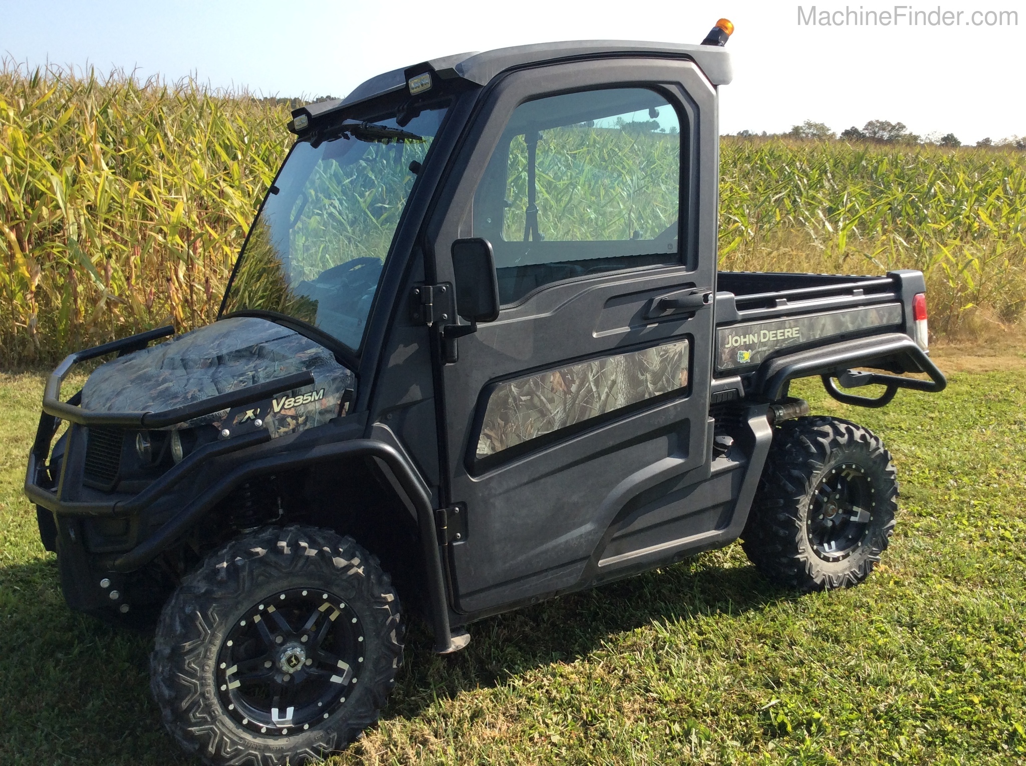 2018 John Deere XUV 835M Image 1