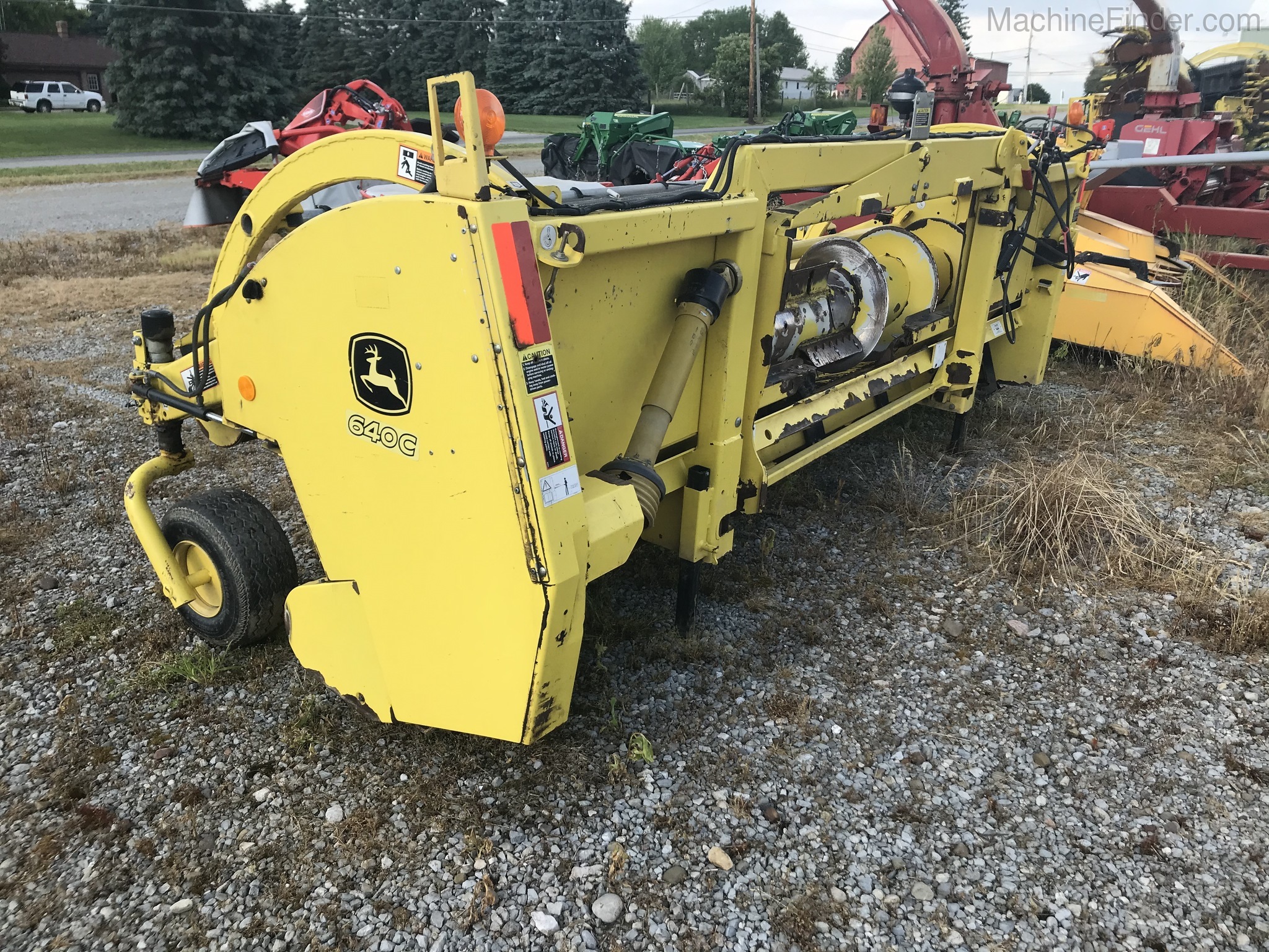 2011 John Deere 640C Image 3