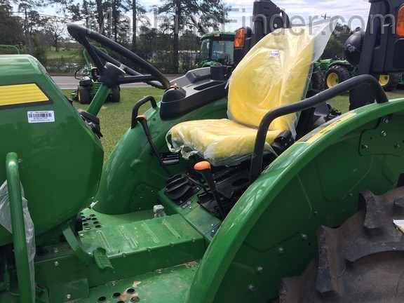 2021 John Deere 5045E Image 4